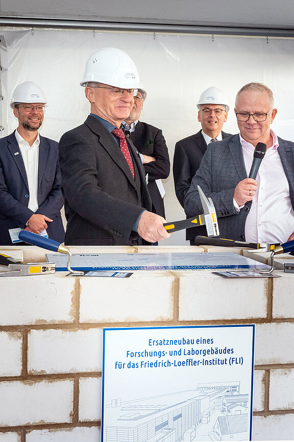 Grundsteinlegung in Jena (© M. Pfau, FLI) Foto